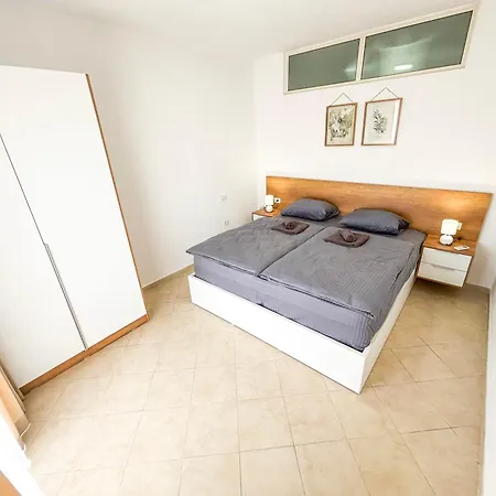 2 Bedroom 980 Appartamento *